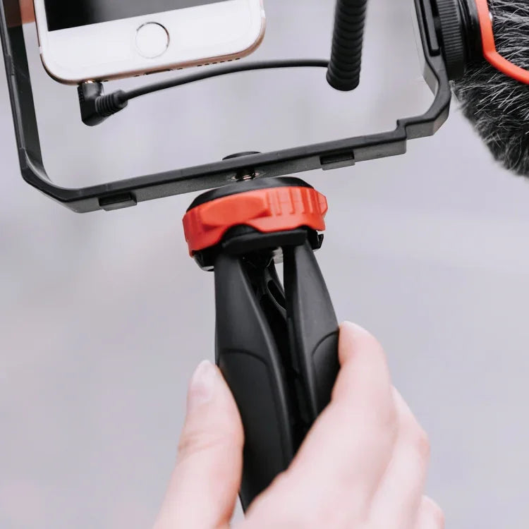 YELANGU PC203 YLG1801C Vlogging Live Broadcast LED Selfie Light Smartphone Video Rig Handle Stabilizer Plastic Bracket Tripod Kits, PC203