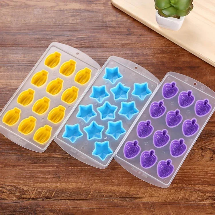 Banana Shaped Silicon Ice Cube Tray / Ice Mold Random Color, Banana Shaped