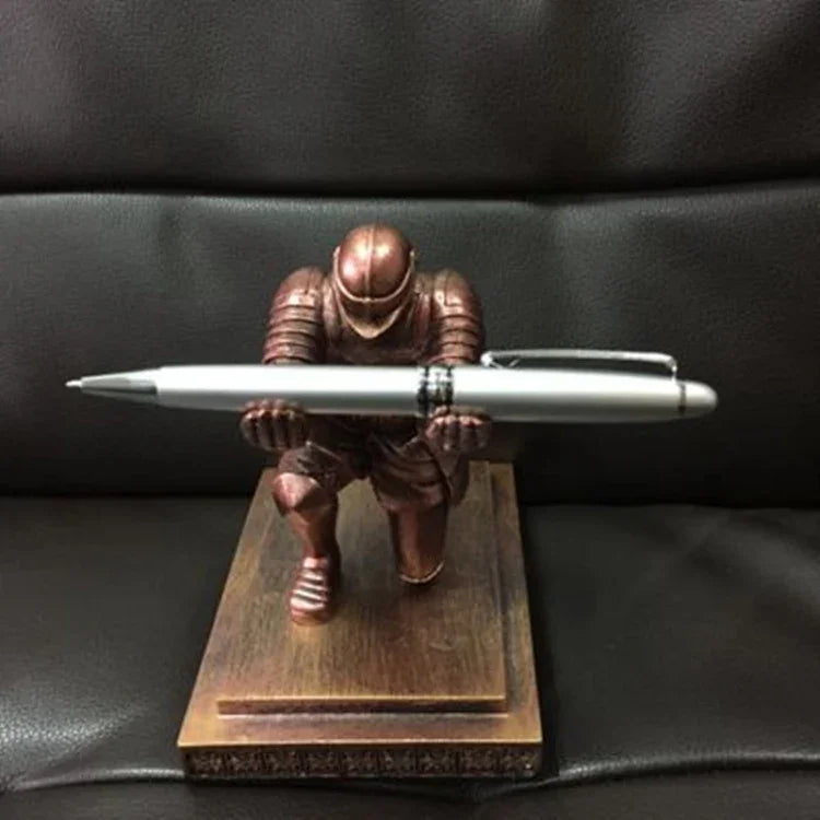 Executive Knight Shape Creative Household Office Desktop Storage Pen Holder